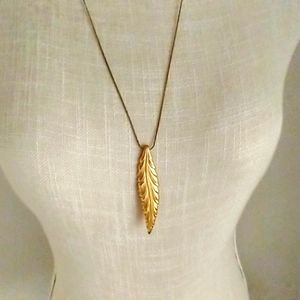 Vintage Monet Signed Gold Tone Necklace & Leaf Pendant